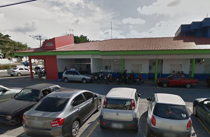 Carro é roubado em estacionamento de supermercado no Nova Cidade