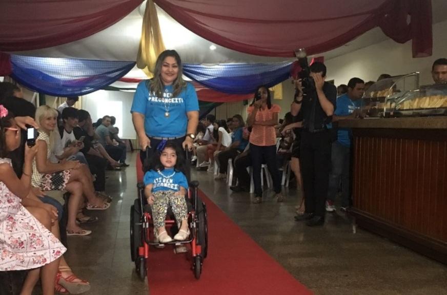 Projeto ‘Arte sem preconceito’ emociona em desfile com modelos especiais