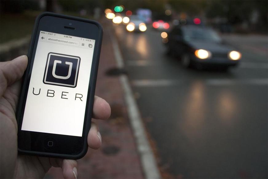 Profissionais fazem cadastro e aguardam o início das atividades do Uber em Manaus