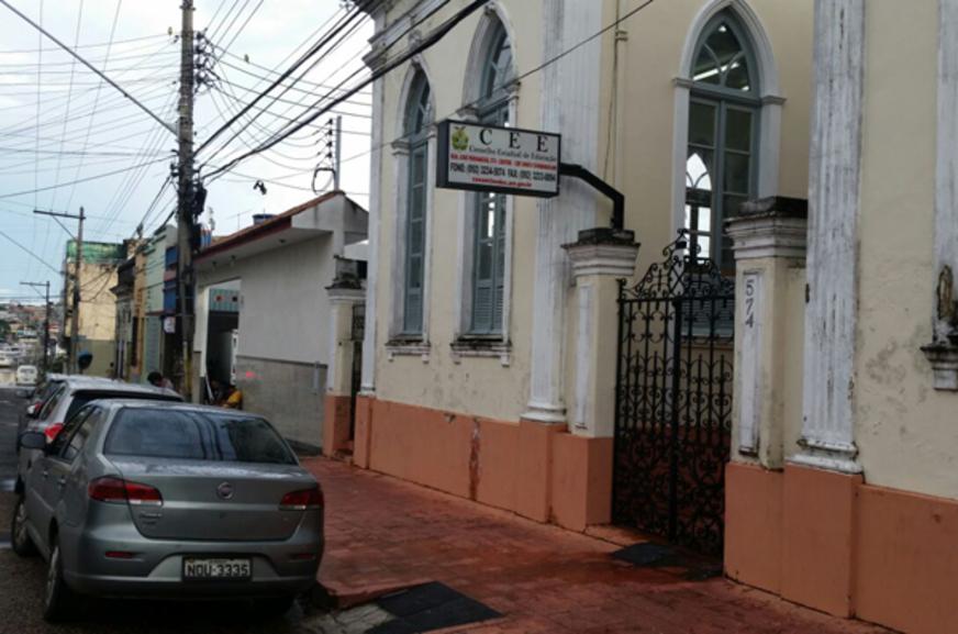 Homens invadem prédio de Conselho de Educação e roubam objetos e veículo