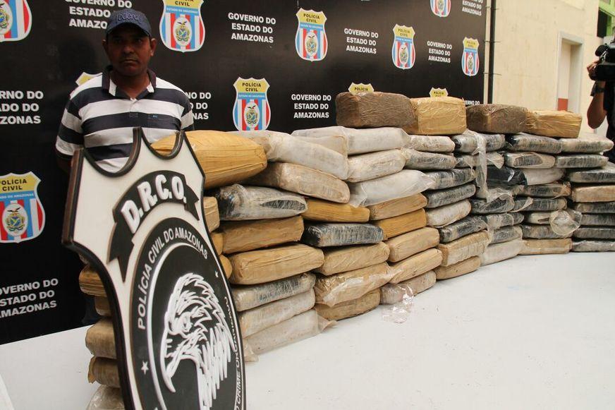 Piloto de lancha é preso em flagrante transportando 80kg de maconha