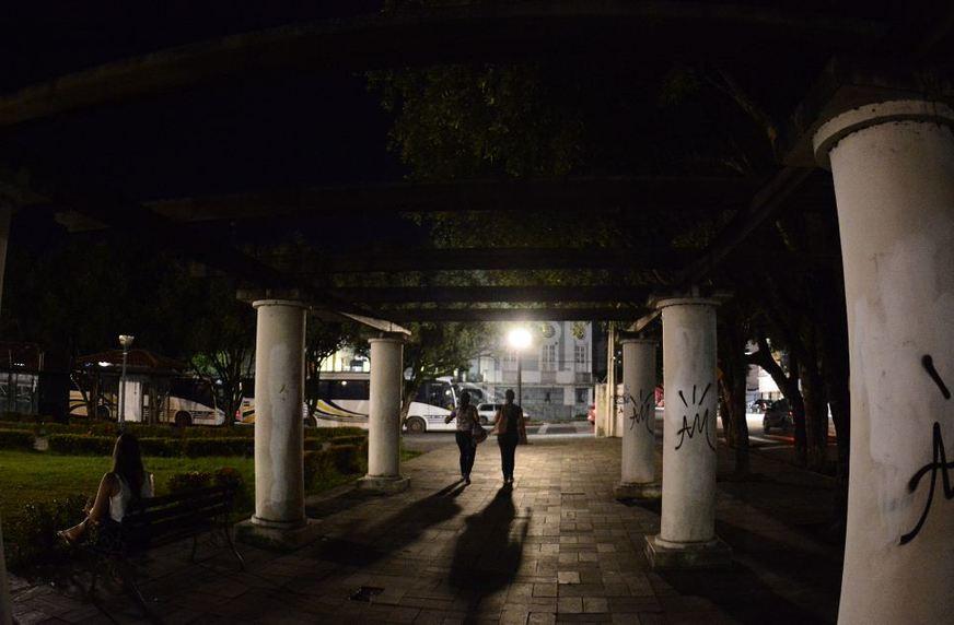 Praça da Saudade vira ‘reduto’ de ladrões no Centro de Manaus