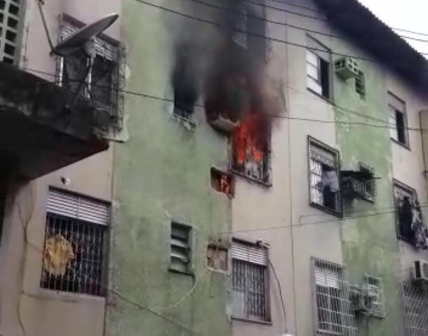 Homem é detido após queimar colchão em casa e causar incêndio