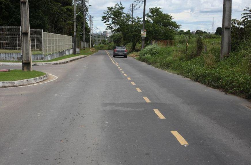 Homem é morto a tiros e corpo é achado em matagal no Novo Aleixo