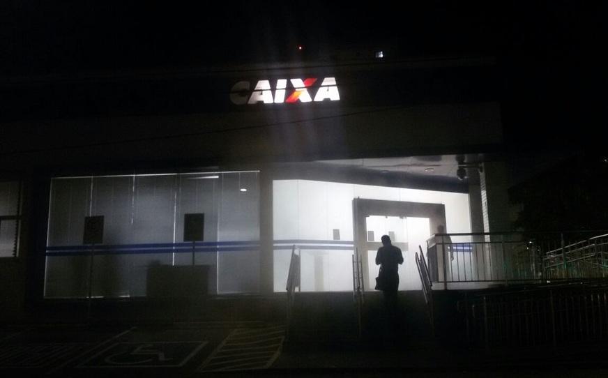 Fumaça em agência da Caixa é resultado de teste na refrigeração, diz Corpo de Bombeiros