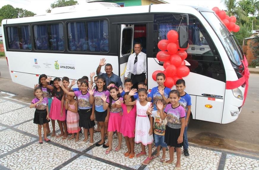 FPS entrega micro-ônibus para associação comunitária de Envira (AM)