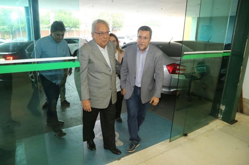 Amazonino Mendes participa de reunião com o reitor da Universidade do Estado do AM
