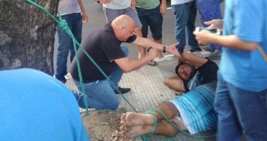Homem é amarrado em árvore e agredido após cometer roubo no Centro