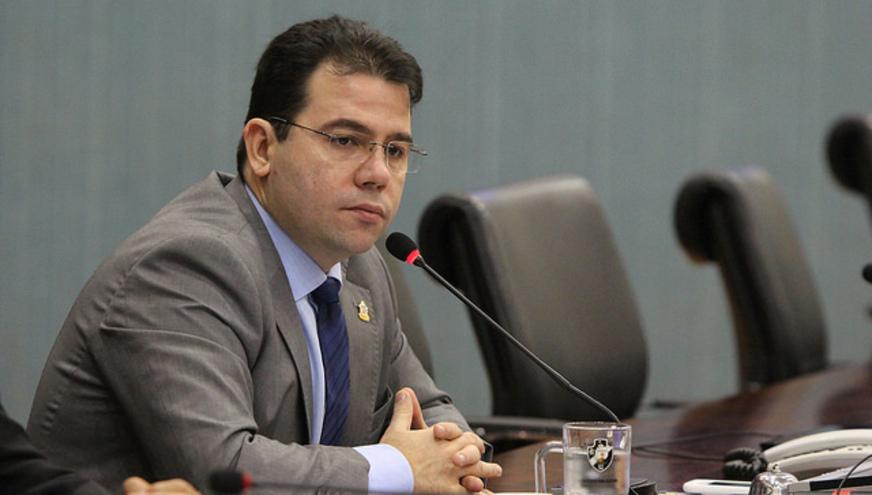 Presidente da Câmara Municipal de Manaus é salvo de pagar multa