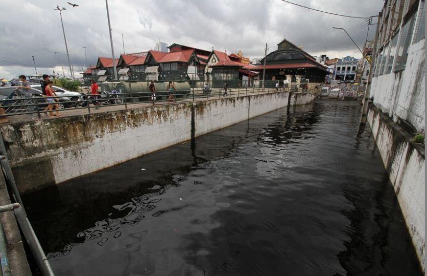 Subida do rio Negro começa a preocupar comerciantes do Centro de Manaus