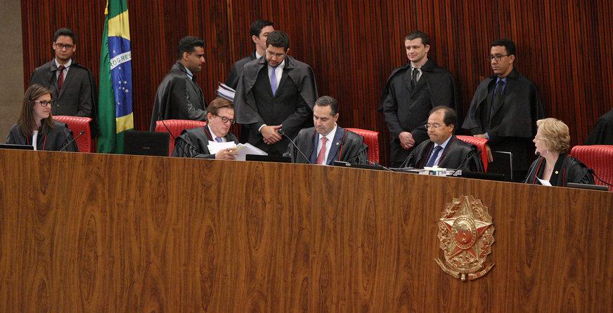 Cassação de Melo cria precedente contra Temer