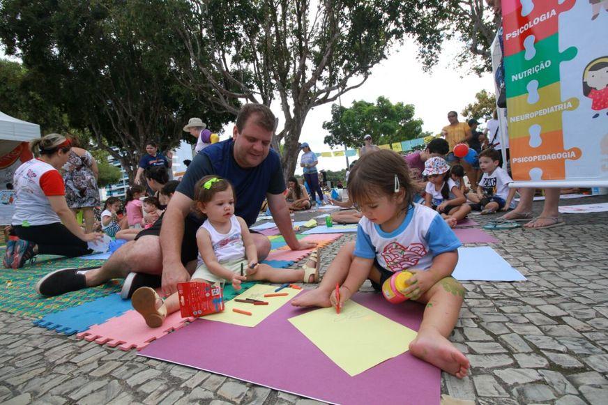 Brincar ajuda no ajuda no desenvolvimento motor e psíquico das crianças