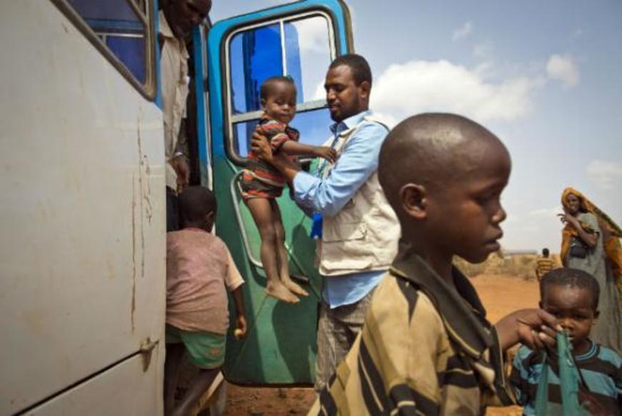Número de crianças migrantes viajando sozinhas aumenta 500%, diz Unicef