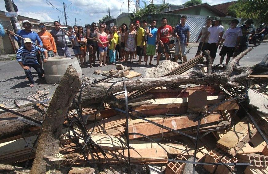 Muro em comunidade, medo da violência