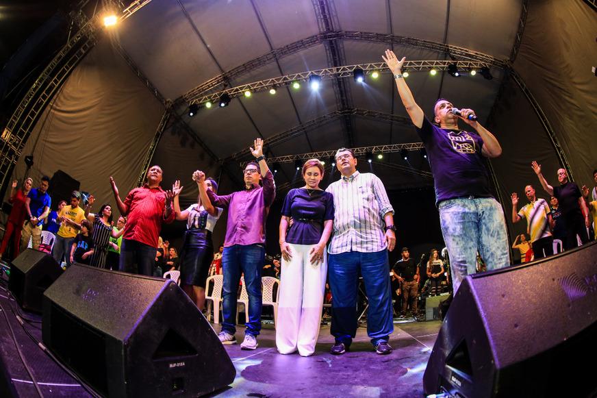 Evento de fé em tom de campanha