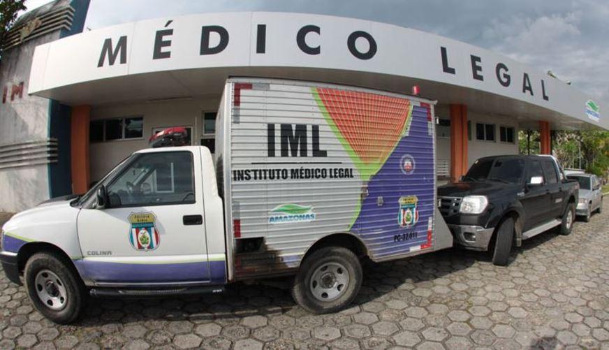 IML libera corpo e bebê morto a facadas é enterrado em cemitério de Manaus