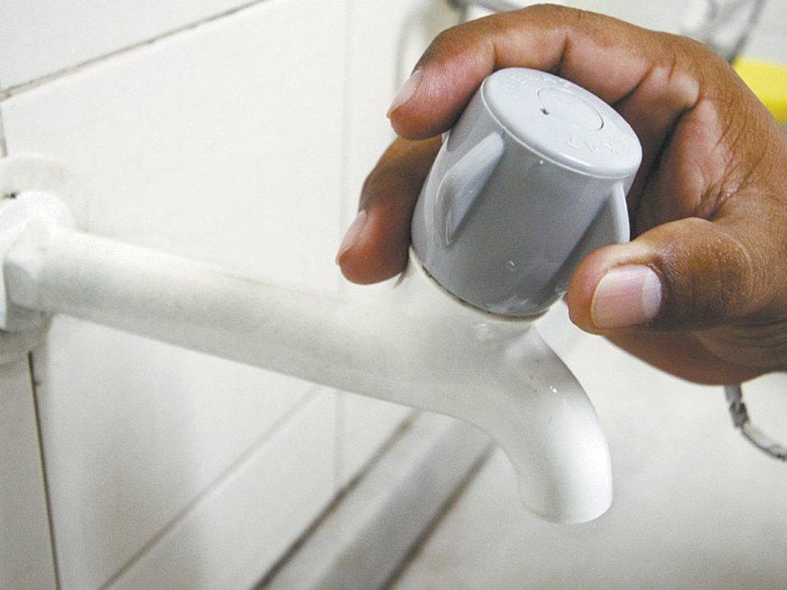 Moradores do bairro São Jorge reclamam da falta de água no local