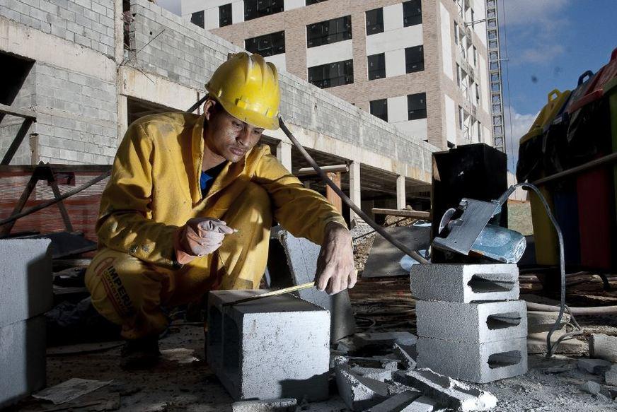 Confiança da construção sobe 0,4 ponto em julho, aponta FGV