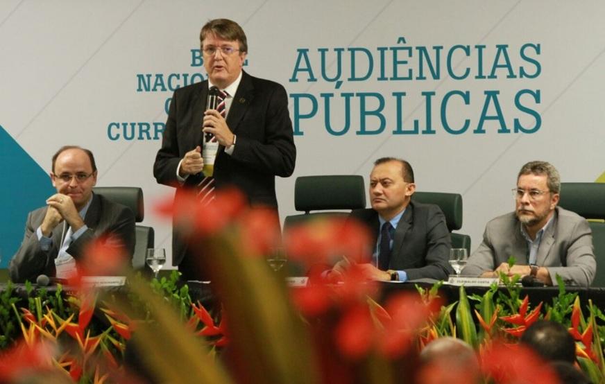 UEA sofre ‘desmonte’, diz reitor