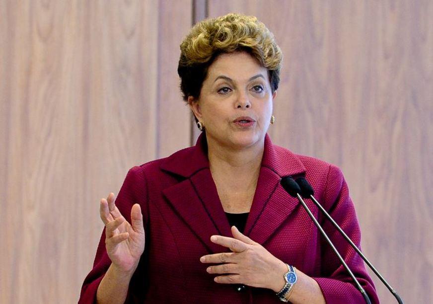 Dilma Roussef posta no Twitter frase de Temer e cita ‘farsa das elites’