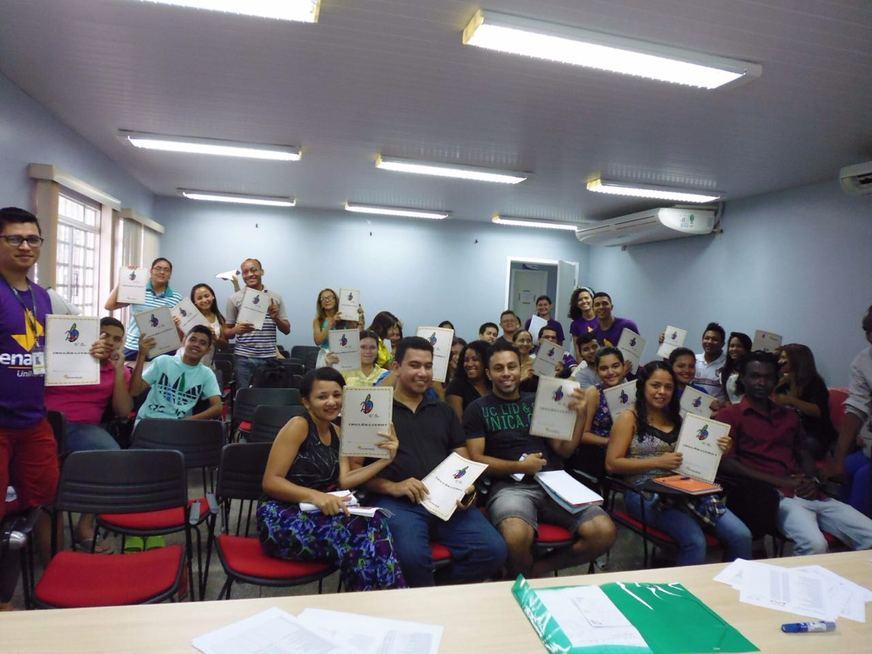 Curso ajuda haitianos a lecionar e parcela da população a aprender inglês e francês