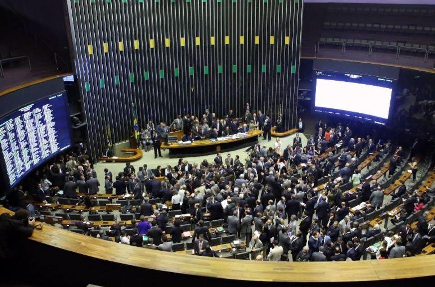 Comissão da Câmara aprova ‘distritão’ e fundo para financiamento de campanhas