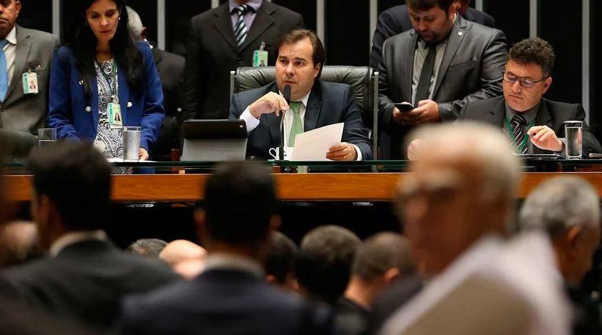Reforma é teatro de absurdo