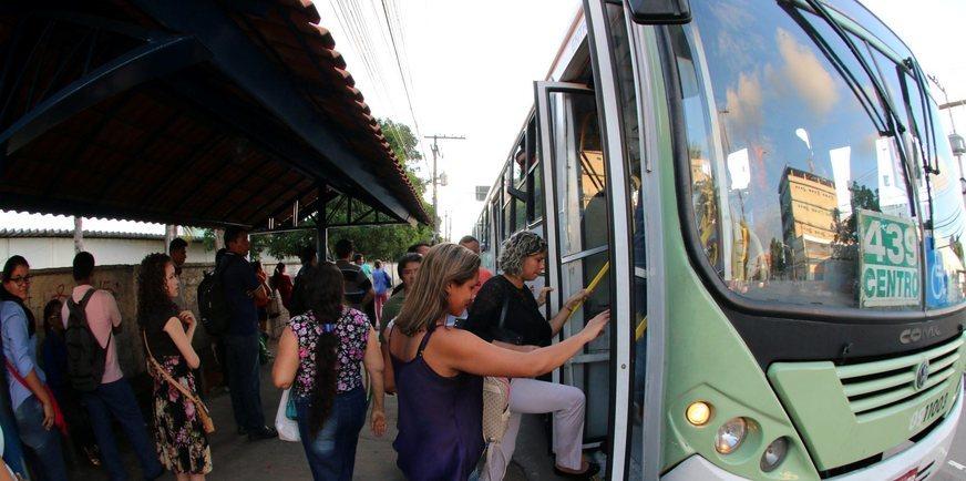 Desemprego reduziu passagens de ônibus em Manaus