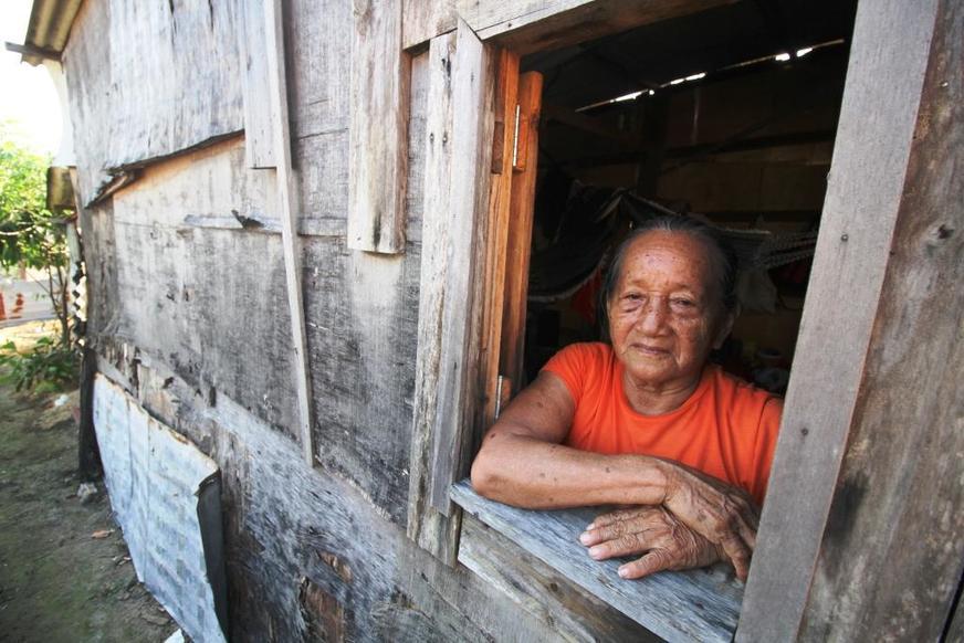‘O dinheiro nunca é suficiente’, diz mulher que sobrevive com um salário mínimo