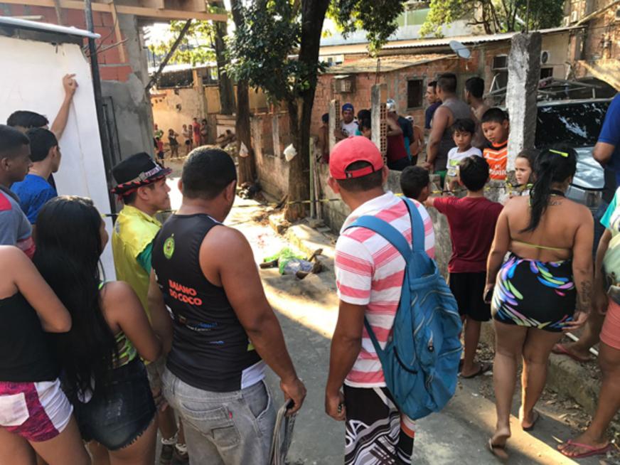 Homem é morto com tiro na cabeça em beco no bairro Compensa
