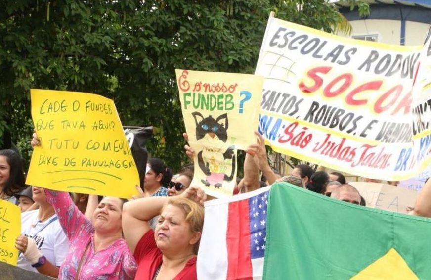 Educação e Saúde como reféns