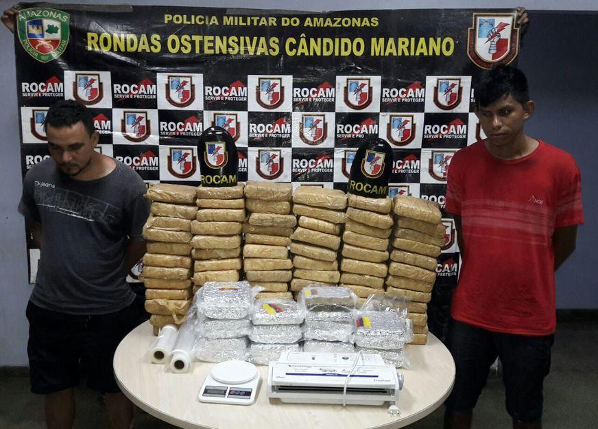 Dupla é presa com 85 tabletes de maconha tipo skunk, no Nova Cidade