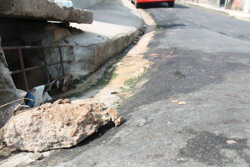Homem é morto por espancamento e jogado próximo a bueiro