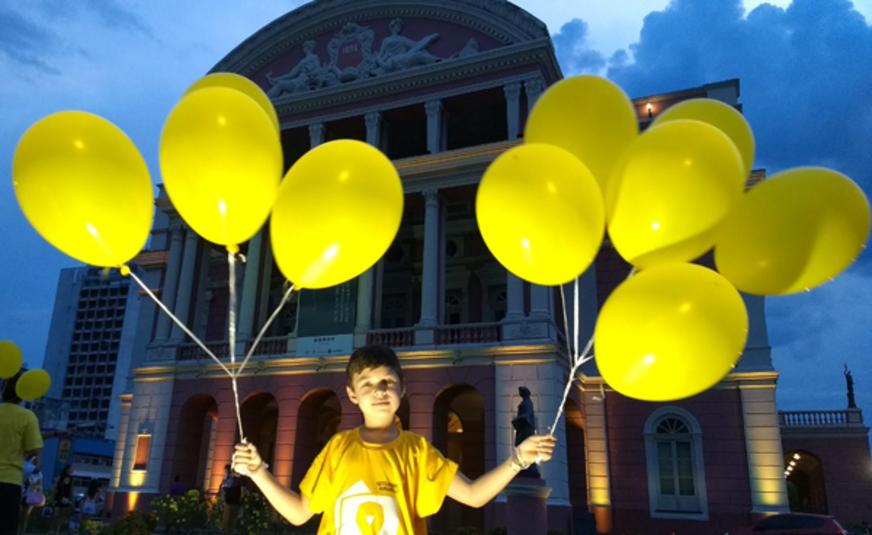 Teatro Amazonas é iluminado com cor amarela em alusão à prevenção do suicídio