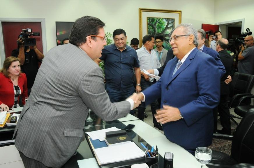 Amazonino Mendes herdará ‘exército’ de cinco mil comissionados no Estado