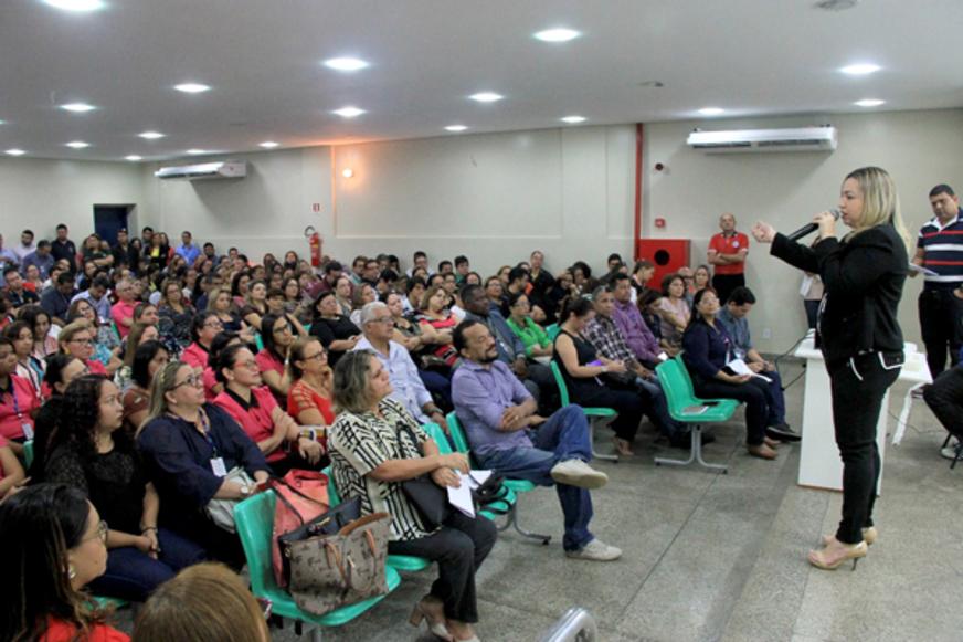 Gestores e coordenadores da educação recebem formação para o Saeb 2017