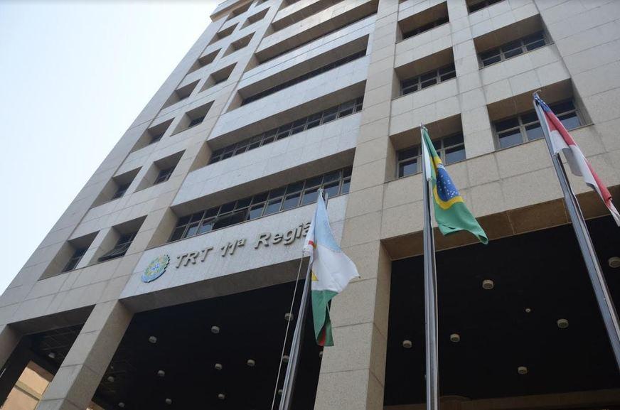 Empregada que sofreu acidente de trânsito em veículo da empresa será indenizada