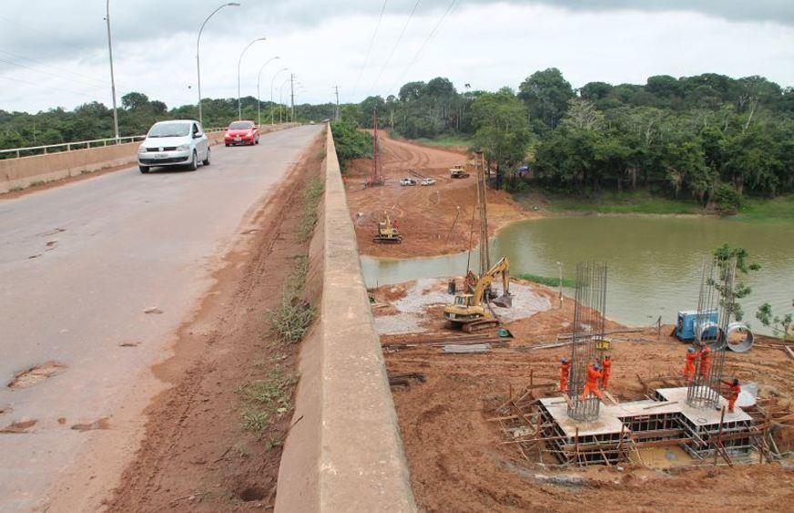Postes da Eletrobras atrasam a duplicação da rodovia AM-070