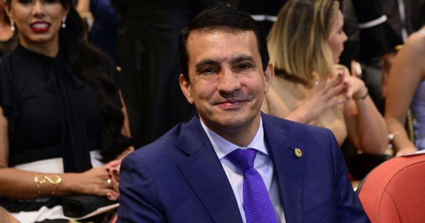 Secretarias devem ser diminuídas e cargos comissionados cortados, diz Sidney Leite