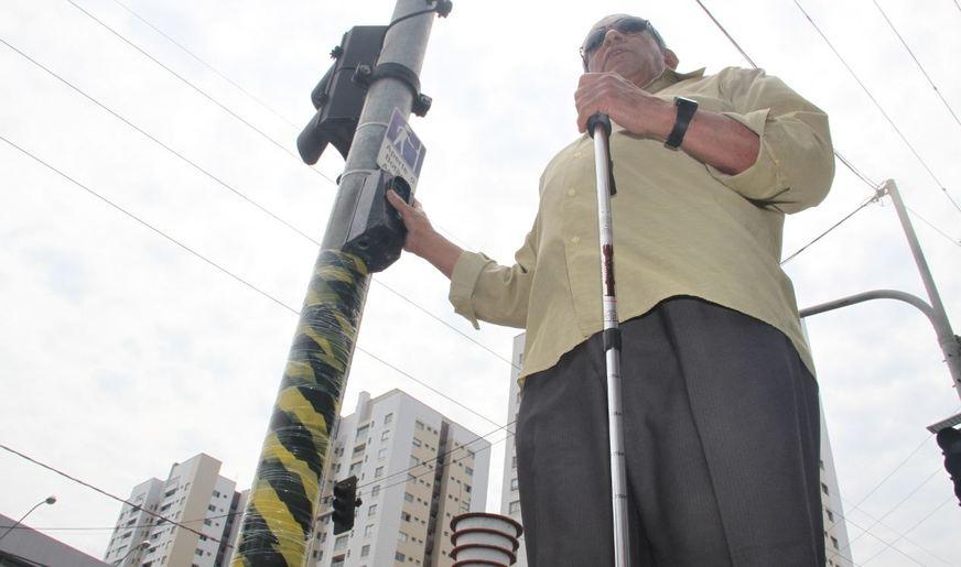 Resolução do Contran vai padronizar os semáforos com sinais sonoros