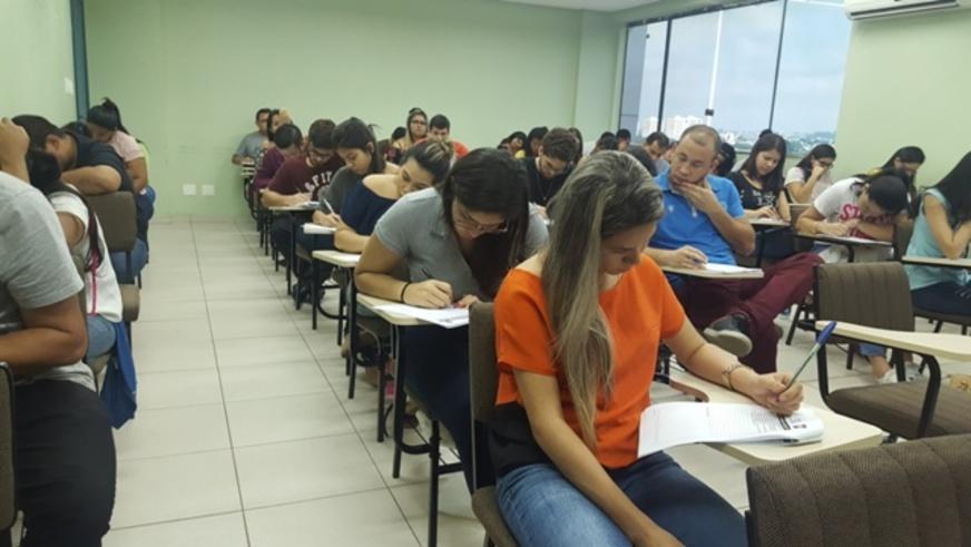 Mais de 2,5 mil estudantes fazem provas para seleção de estagiários do TCE-AM