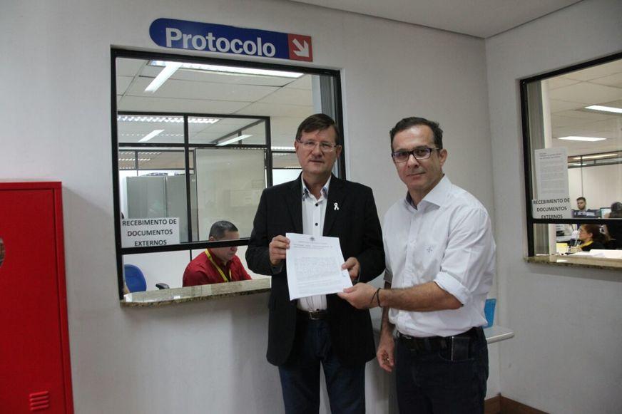 Parlamentares protocolam representação no TCE cobrando inspeção do Fundeb
