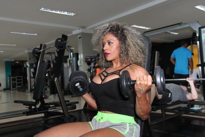 Rainha da superação: a candidata Sandy Salum perdeu 52 kg e virou musa