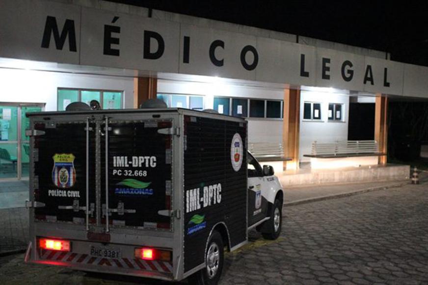 Mulher morre após colisão entre caminhão e picape na BR-174, em Presidente Figueiredo