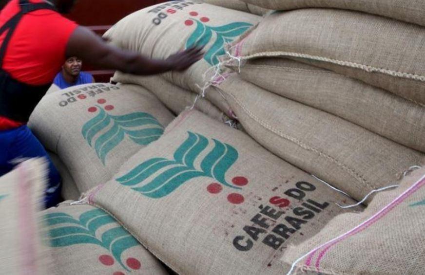 Exportação de café do Brasil em 2017 deve ficar 5% abaixo do previsto, diz Cecafé