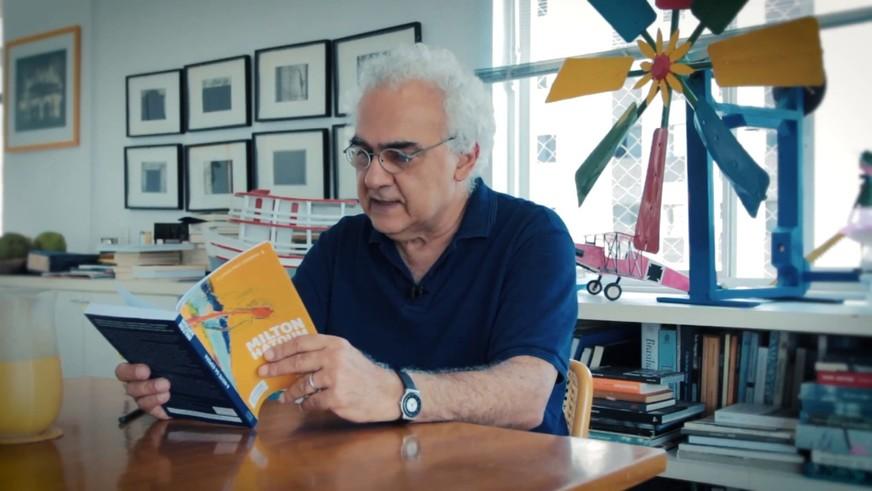 Autor amazonense Milton Hatoum lança romance e conversa com estudantes da UEA