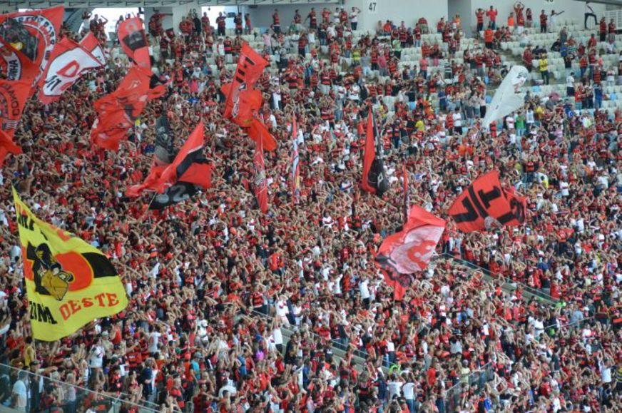 Polícia prende assessor do Fluminense e presidente da torcida do Flamengo