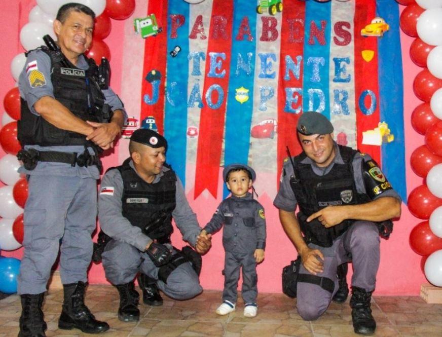 PM atende chamado e participa do aniversário de criança que sonha ser policial