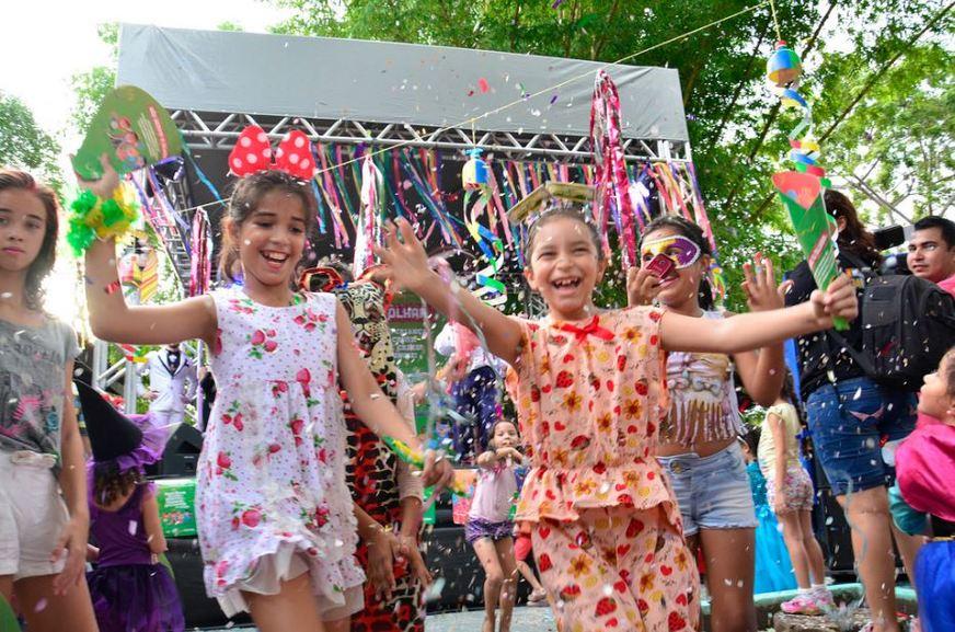 Menores de 14 anos podem participar de Carnaval se estiverem com os responsáveis