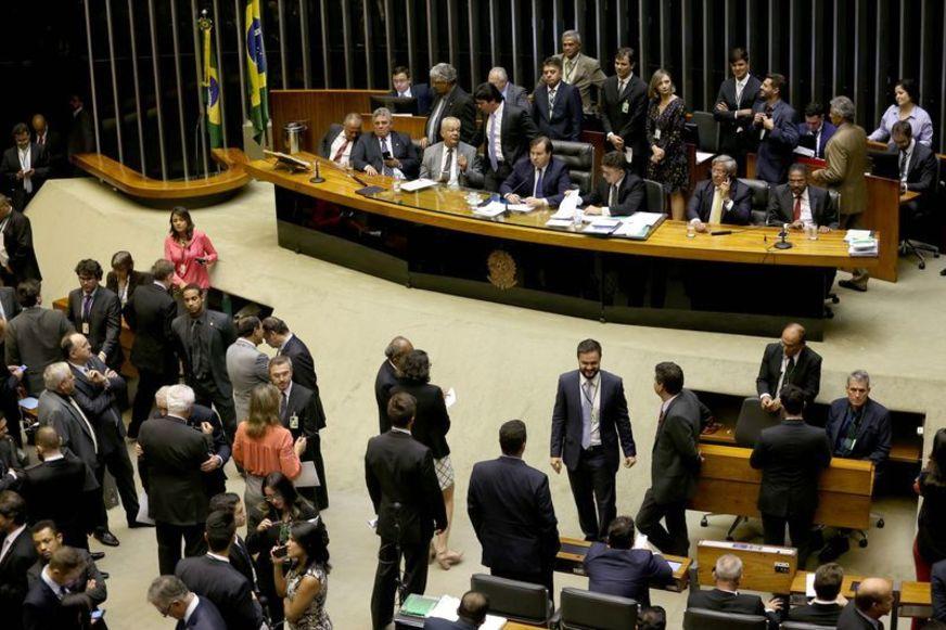 Câmara aprova decreto de intervenção no RJ; senadores já votam medida nesta terça (20)